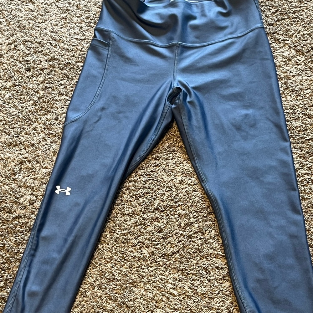 Under Armour Silver/Blue Heatgear compression capri Leggings